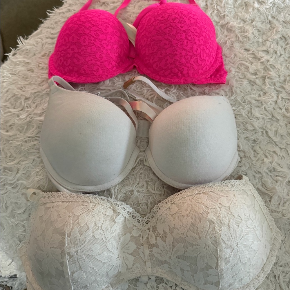 PINK Victoria's Secret 3-Pack Bras - Hot Pink, White, Cream Lace